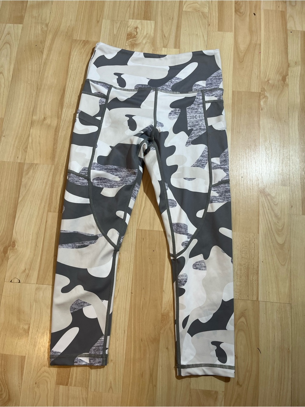 ZYIA Active Gray Camo Light N Tight Hi-Rise Capri Leggings 2